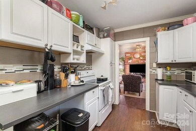 454 Reynolda Dr, Statesville, NC 28677 - photo 6