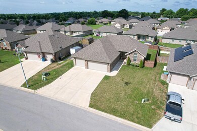 671 N Maplewood Hills Rd, Nixa, MO 65714 - photo 2