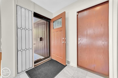 459 Washington Rd, Grosse Pointe, MI 48230 - photo 3