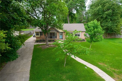 806 Crystal Lake Ln, Spring, TX 77380 - photo 2