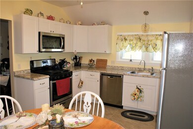120 Coburn St, Warwick, RI 02889 - photo 3