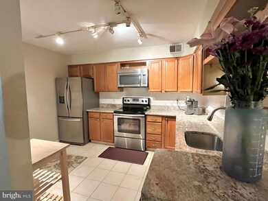 2220 Springwood Dr unit 108B- UNIT C, Reston, VA 20191 - photo 2