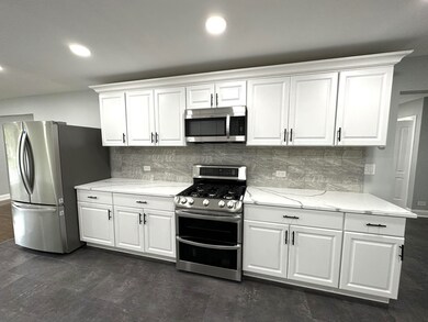 665 S Cedar Ave, Elmhurst, IL 60126 - photo 3