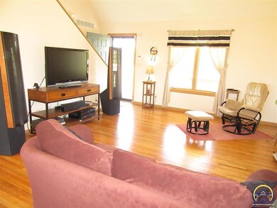 1836 E 900th Rd, Lawrence, KS 66049 - photo 3