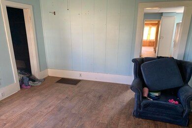 Ozarks Fixer Upper For Sale in Town2