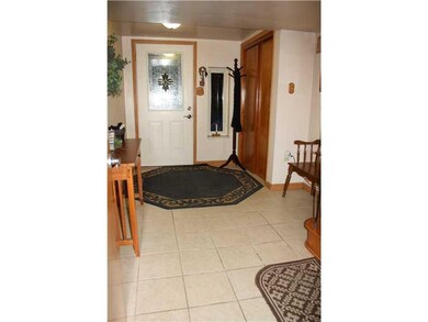 Entry/Foyer.