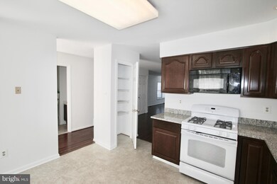 6319 Tisbury Dr, Burke, VA 22015 - photo 7