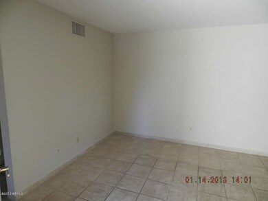 LIVING/DINING AREA
