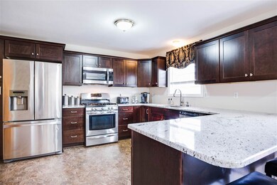 37 Lisa Ln, Manchester, NH 03103 - photo 5