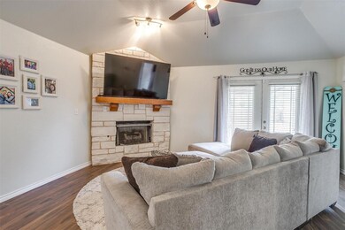 1215 Davis St, Cleburne, TX 76033 - photo 6