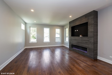 714 S Hillside Ave, Elmhurst, IL 60126 - photo 2