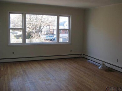 135 Circular St, Saratoga Springs, NY 12866 - photo 2