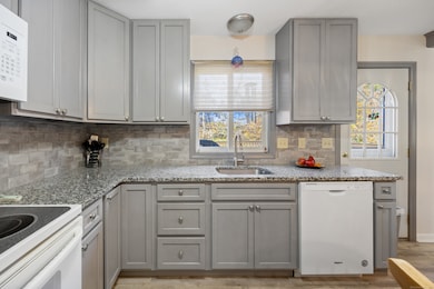 25 Stowe Ct, Hamden, CT 06514 - photo 3