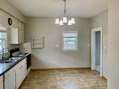 507 4th St SE, Jamestown, ND 58401 - photo 5