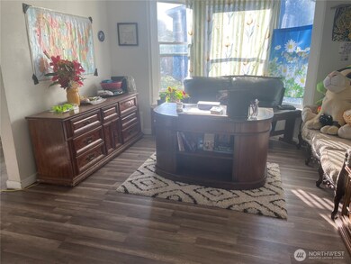 818 Wyoming St, Raymond, WA 98577 - photo 7