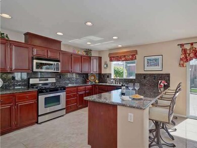Beautiful and highly upgraded kitchen: granite, tr