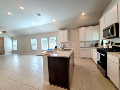 31045 Regal Elm Ln, Conroe, TX 77385 - photo 6