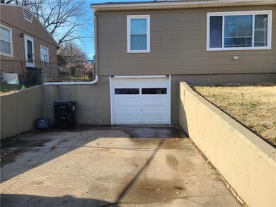 2510 S Hawthorne Ave, Independence, MO 64052 - photo 2