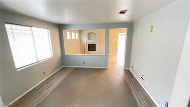9895 Oriole Crest Ct, Las Vegas, NV 89117 - photo 4