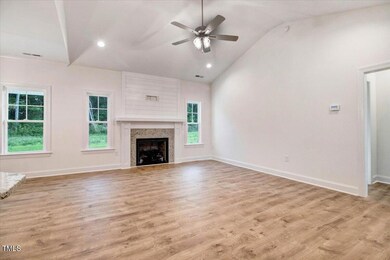 11-305 Paul Hare Rd-11