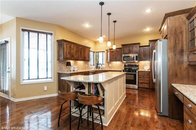 All Appliances remain in this Cook's Kitchen!  Gre