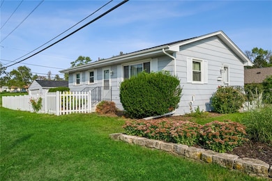 424 31st St SW, Cedar Rapids, IA 52404 - photo 2