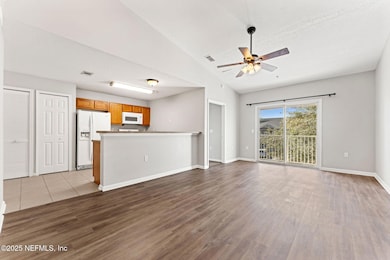 5201 Playpen Dr unit 811, Jacksonville, FL 32210 - photo 5