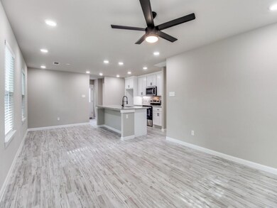 514 W Collins St, Denison, TX 75020 - photo 3