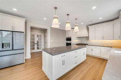 13 Sycamore Place, Smithtown, NY 11787 - photo 4