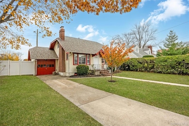 51 Castleton Ct, Oceanside, NY 11572 - photo 2