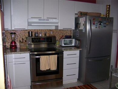 Villa Bay Vista unit 908, Miami Beach, FL 33141 - photo 4