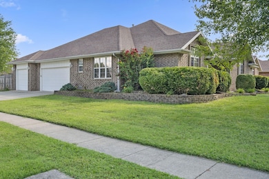 3981 W Greenwood St, Springfield, MO 65807 - photo 2
