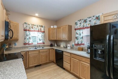 1222 10th St NW, Cedar Rapids, IA 52405 - photo 5