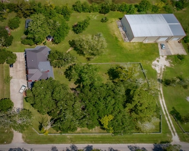 2102 Washington Ave, Alvin, TX 77511 - photo 2