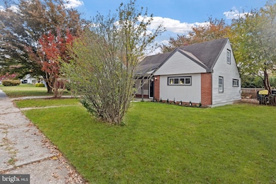 214 Oxford Cir, Norristown, PA 19403 - photo 4