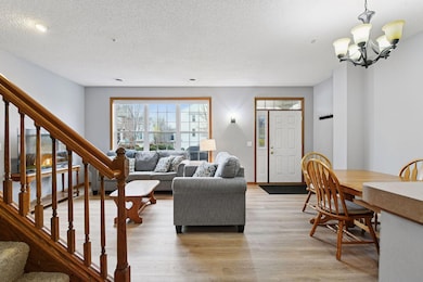 1976 Clover Ridge Dr, Chaska, MN 55318 - photo 2