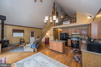 296 Silvercreek Ln, Berkeley Springs, WV 25411 - photo 5