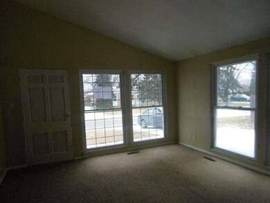 1029 Tacoma St, Carpentersville, IL 60110 - photo 2
