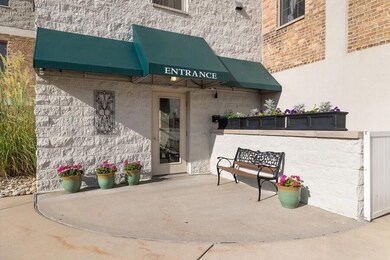 04_1117BroadStreet_Unit5C_84_Entryway_Lo
