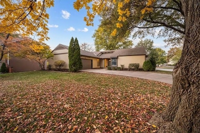 2300 W Post Oak Rd, Olathe, KS 66061 - photo 2