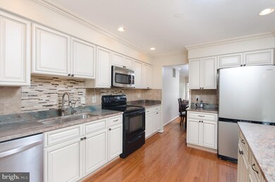 3611 Buckeye Ct, Fairfax, VA 22033 - photo 2