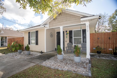 619 W Orange Ave, Defuniak Springs, FL 32435 - photo 2