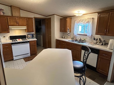 360 Columbus Ave, Cohasset, MN 55721 - photo 5