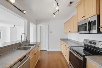 1 Sandy Point Ln unit 218, Chesapeake, VA 23320 - photo 5