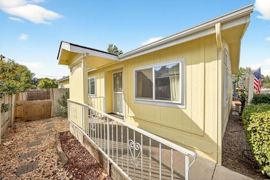 555 Freeman Rd unit 204, Central Point, OR 97502 - photo 2