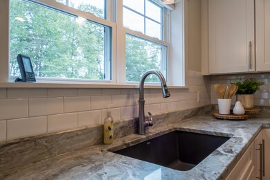 22-Kitchen (3 of 5)