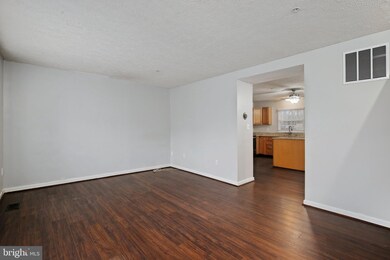 916 Chestnut Wood Ct, Chestnut Hill Cove, MD 21226 - photo 5