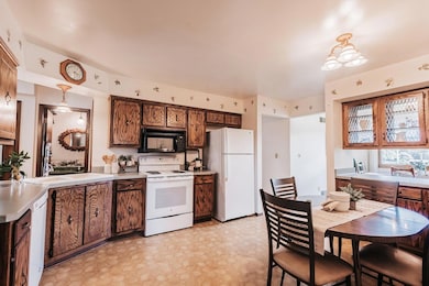 Spacious kitchen!