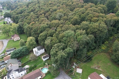 308 S Walnut St unit Rear, Slatington, PA 18080 - photo 2