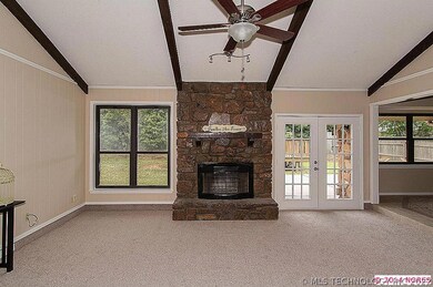 fireplace w/ vaulted ceiling